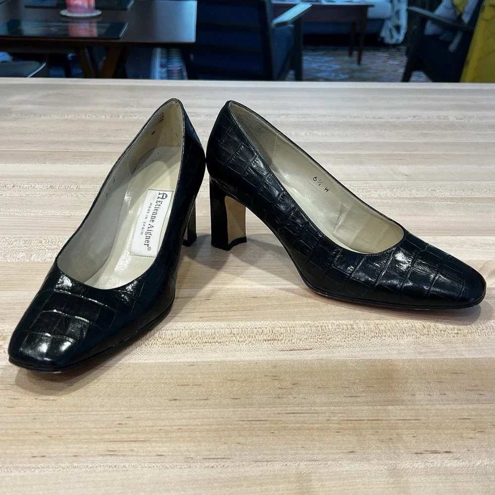 Etienne Aigner Black Textured Leather Classic Design Heels, Women's Size 6.5 W - Picture 2 of 8